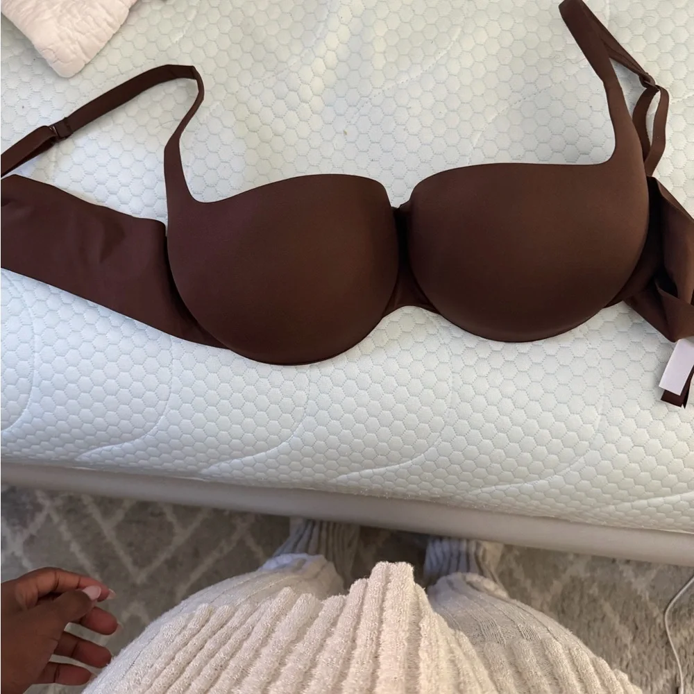 SKIMS Ultimate balconette push up Bra - Cocoa - Picture 3 of 4